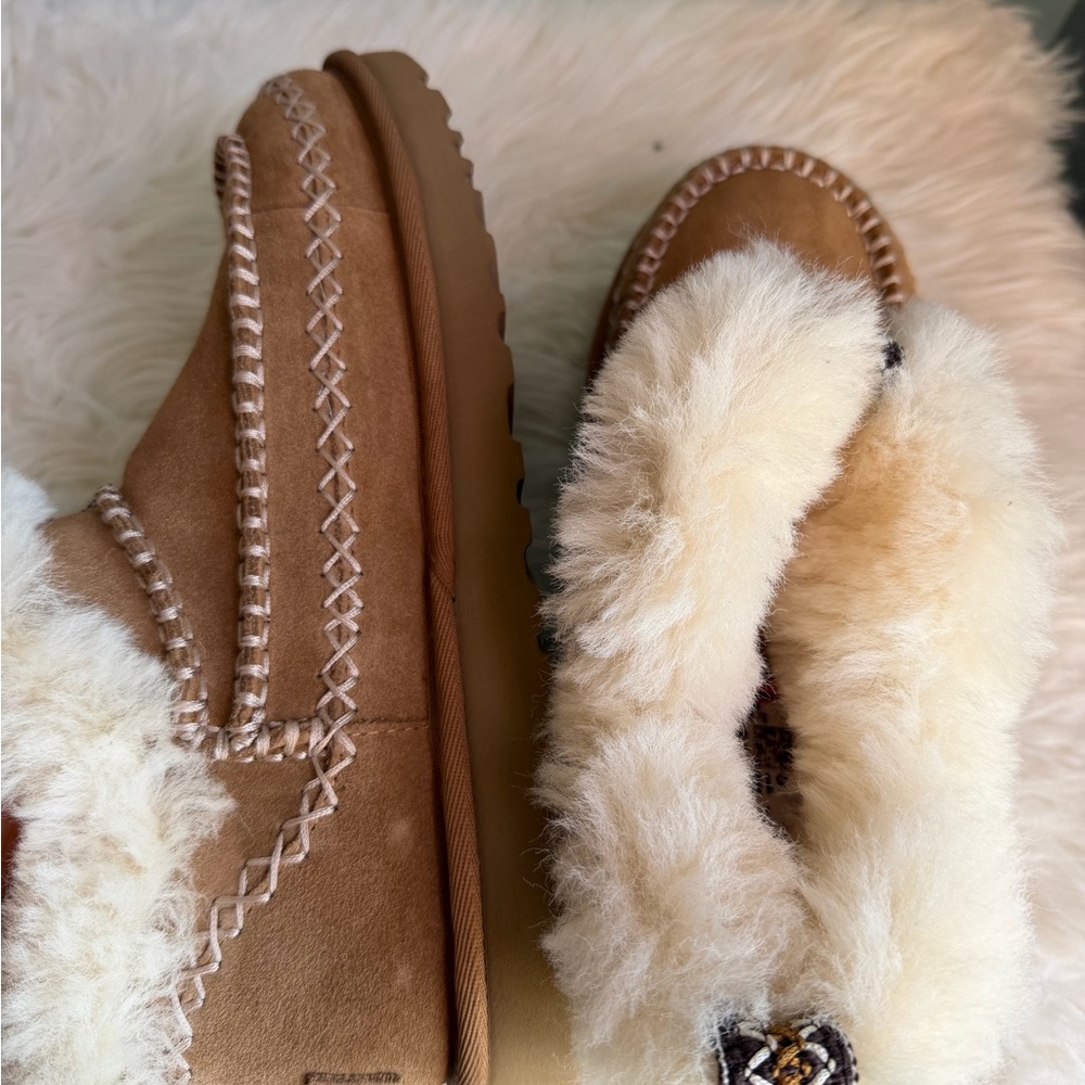 Ugg Cozy Tan Fur-Lined Moccasin women’s size 8 - Picture 4 of 7
